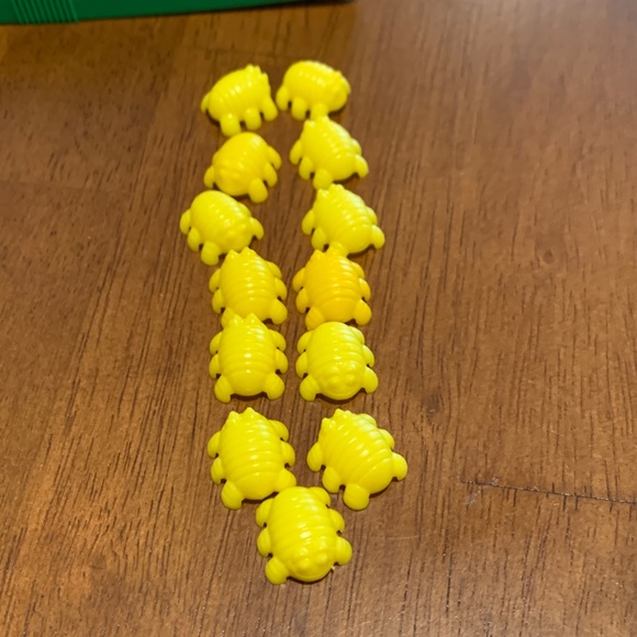 Bed Bugs Board Game Replacement Pieces Tongs and Bugs 1985 Milton Bradley - Picture 7 of 12